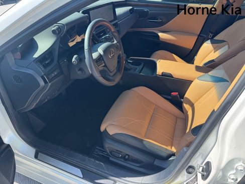 Used 2024 Lexus ES 300h w/ Luxury Package FWD image 9