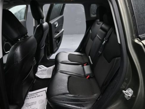 Used 2018 Jeep Compass Latitude AWD/4WD image 10