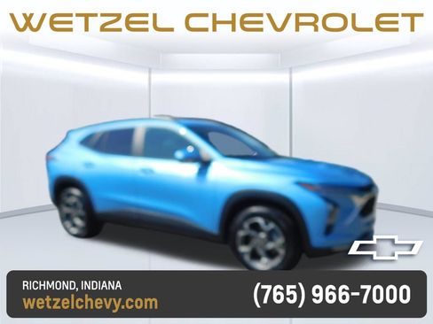 Used 2025 Chevrolet Trax LT FWD image 1