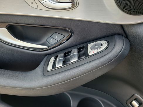 Used 2019 Mercedes-Benz GLC 300 image 23
