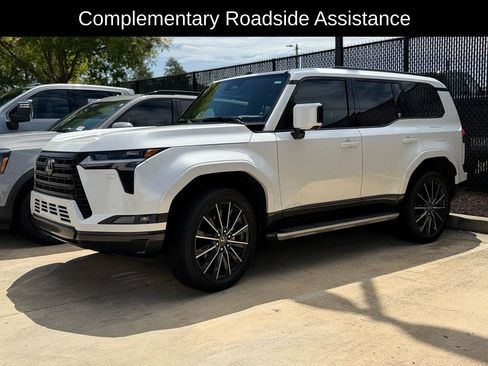 Used 2024 Lexus GX 550 w/ Accessory Package (2T) AWD/4WD image 3
