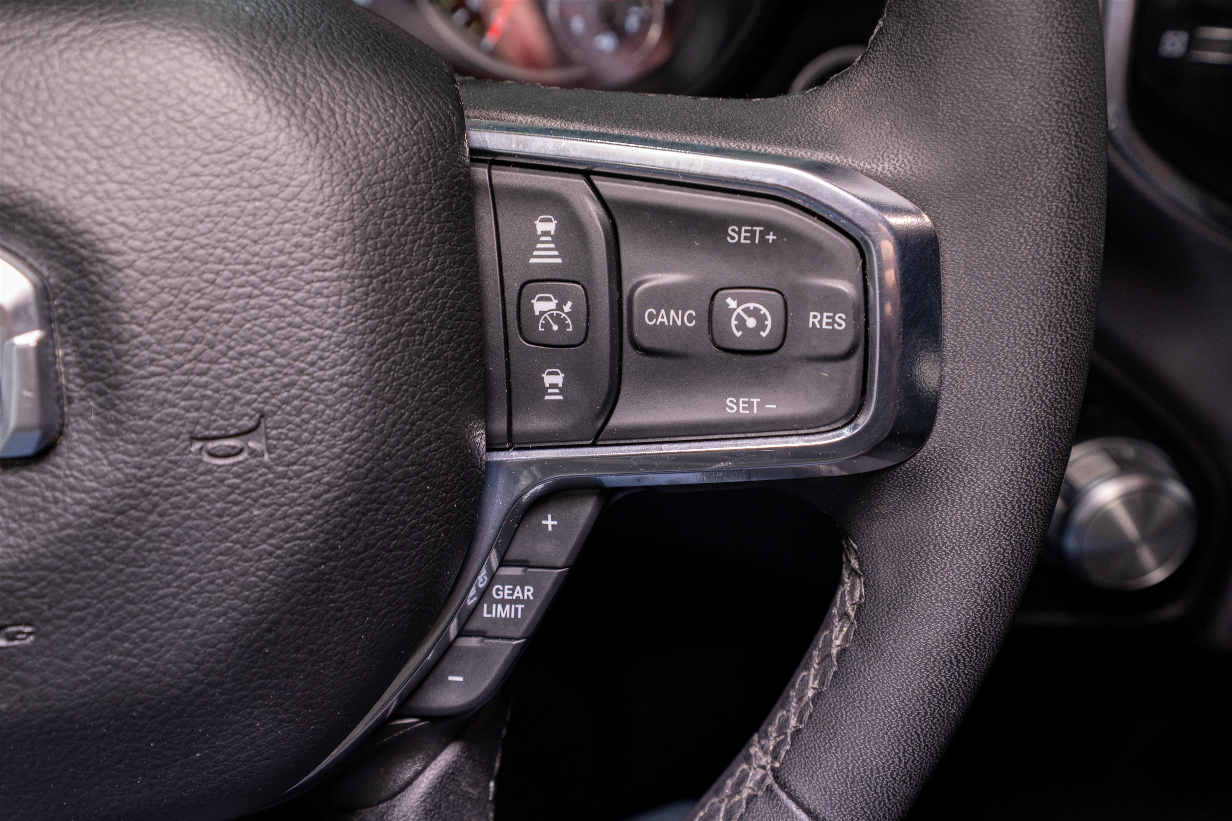 Used 2025 RAM 1500 Laramie AWD/4WD image 27
