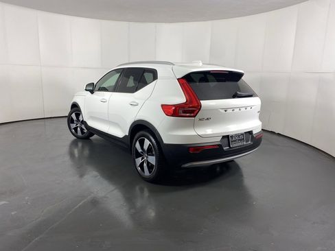 Used 2019 Volvo XC40 T5 Momentum image 10