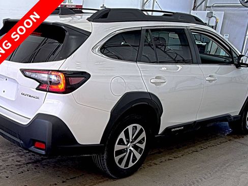 Used 2025 Subaru Outback Premium AWD/4WD image 3
