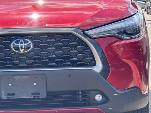 Used 2025 Toyota Corolla Cross XLE FWD image 9