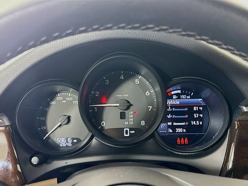 Certified 2022 Porsche Macan image 16