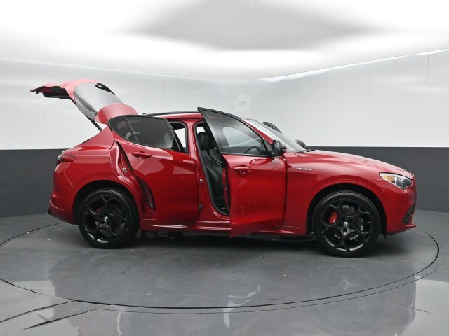 Used 2023 Alfa Romeo Stelvio Veloce AWD/4WD image 68