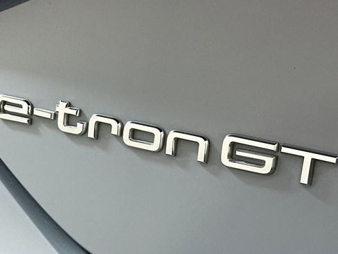 Used 2023 Audi e-tron GT Premium Plus image 10