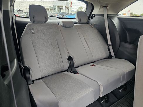 Used 2025 Toyota Sienna LE FWD image 24