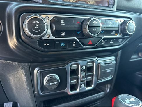 Used 2021 Jeep Wrangler Unlimited Sahara image 26