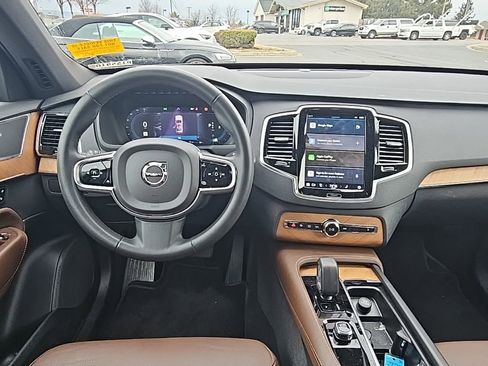 Certified 2024 Volvo XC90 B6 Plus image 2