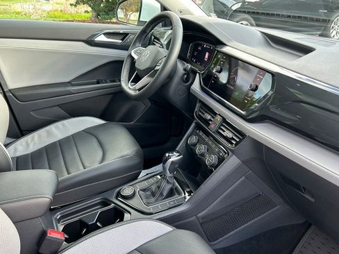 Used 2022 Volkswagen Taos SEL w/ Panoramic Sunroof Package image 38