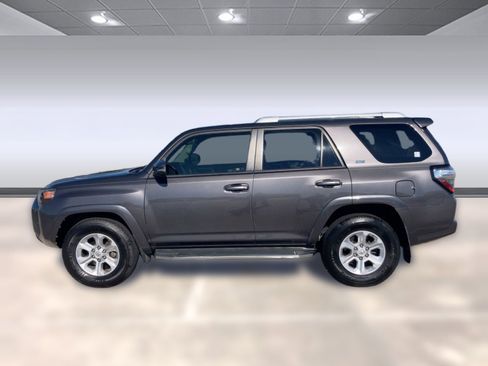 Used 2017 Toyota 4Runner SR5 image 2