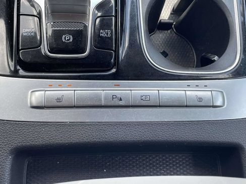 Used 2024 Kia Carnival EX FWD image 42