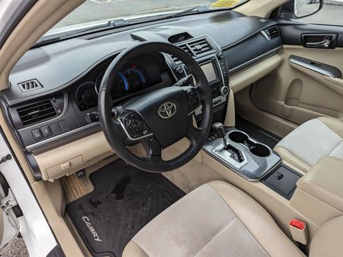 Used 2013 Toyota Camry XLE w/ Leather Pkg image 12