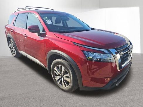 Used 2024 Nissan Pathfinder SL AWD/4WD image 5