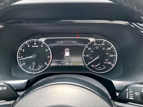 Used 2023 Nissan Pathfinder SL w/ Black Appearance Package image 23