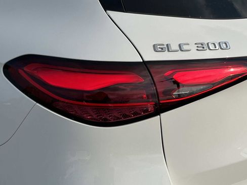 Used 2025 Mercedes-Benz GLC 300 4MATIC image 9