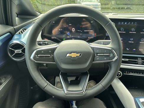 New 2026 Chevrolet Equinox EV LT image 17