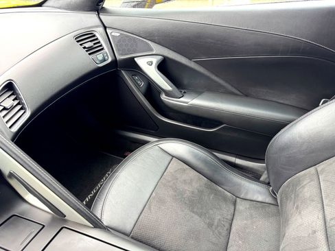 Used 2014 Chevrolet Corvette Z51 3LT w/ 3LT Preferred Equipment Group image 31