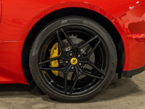 Used 2015 Ferrari California T RWD image 34