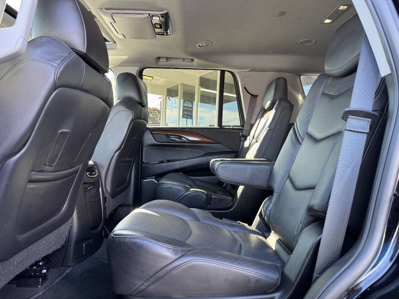 Used 2020 Cadillac Escalade Premium Luxury AWD/4WD image 27