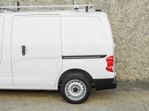 Used 2020 Nissan NV200 S FWD image 18