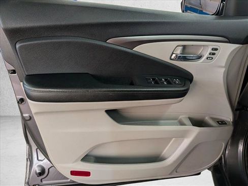 Used 2019 Honda Pilot EX-L image 11