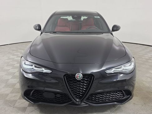 Used 2024 Alfa Romeo Giulia Veloce AWD/4WD image 2