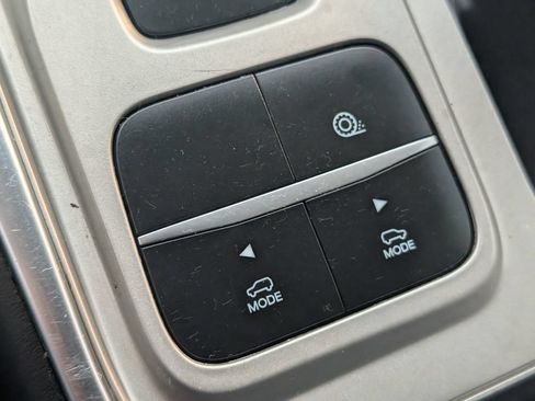Used 2022 Ford Explorer XLT w/ Equipment Group 202A RWD image 23