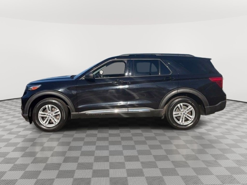 Used 2021 Ford Explorer XLT w/ Equipment Group 202A AWD/4WD image 5