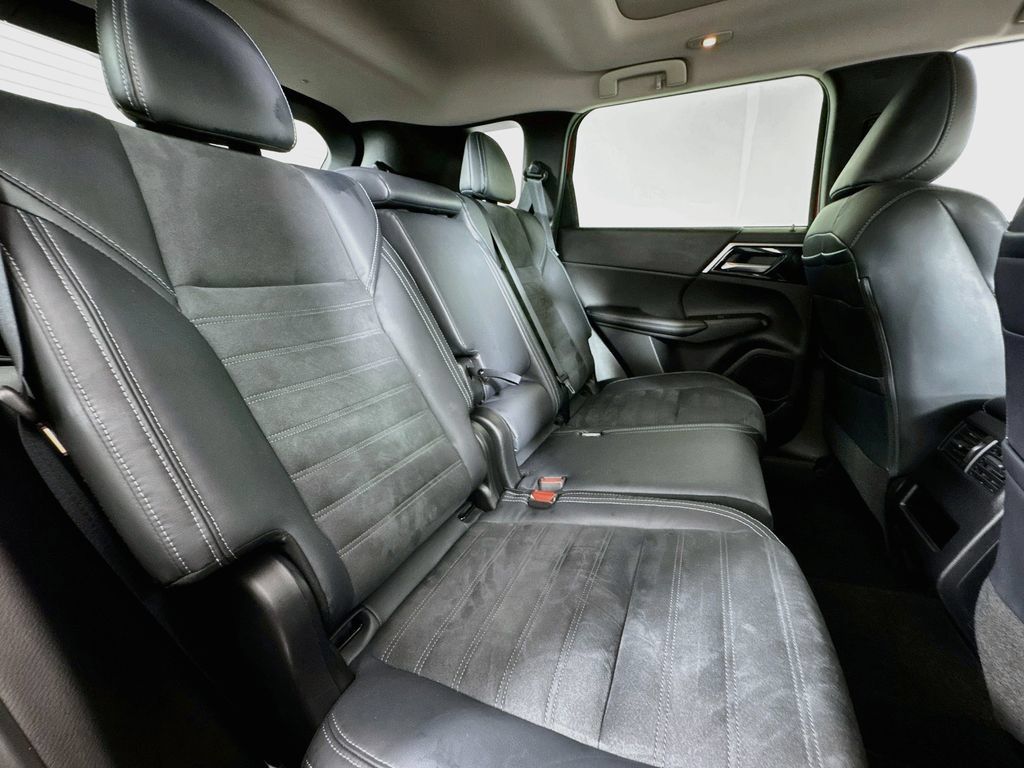 Used 2022 Mitsubishi Outlander SE AWD/4WD image 42