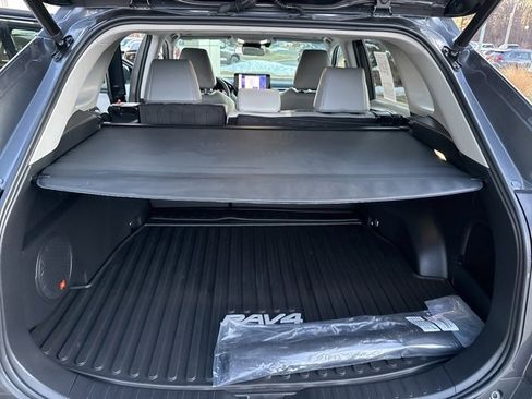 Used 2023 Toyota RAV4 XLE Premium image 28