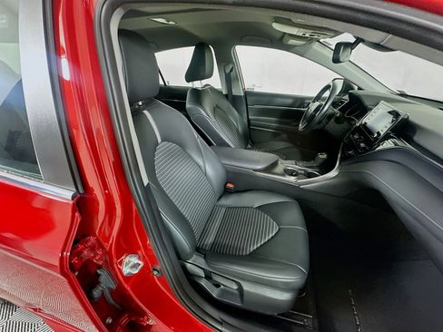 Used 2024 Toyota Camry SE w/ Convenience Package image 29