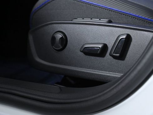 Used 2024 Volkswagen Golf R image 27