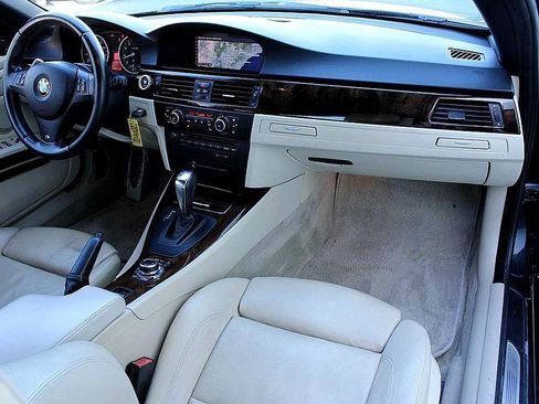 Used 2013 BMW 335i Convertible w/ M Sport Pkg image 15