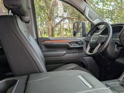 Used 2024 GMC Sierra 2500 Denali w/ Denali Reserve Package image 19