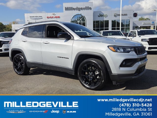 Used 2026 Jeep Compass Latitude AWD/4WD image 1