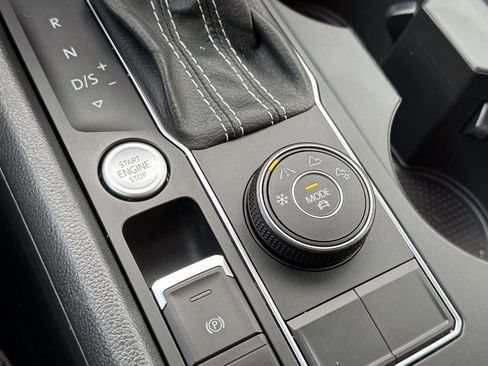 Used 2021 Volkswagen Atlas Cross Sport SE image 30