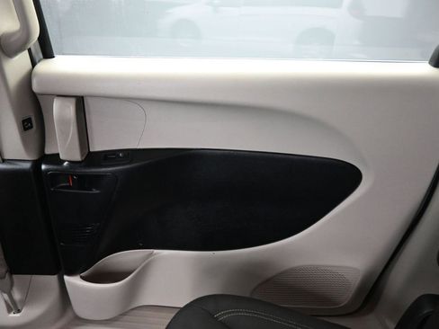 Used 2023 Chrysler Voyager LX image 35