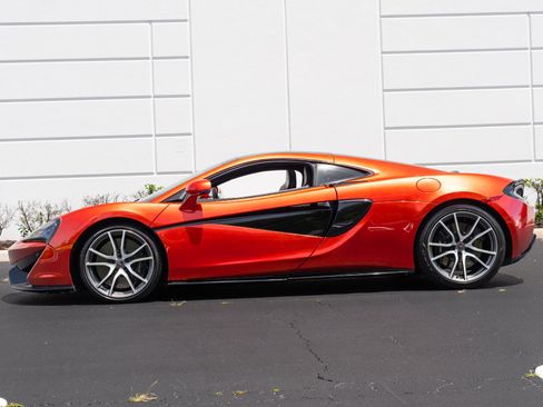 Used 2018 McLaren 570S RWD image 23