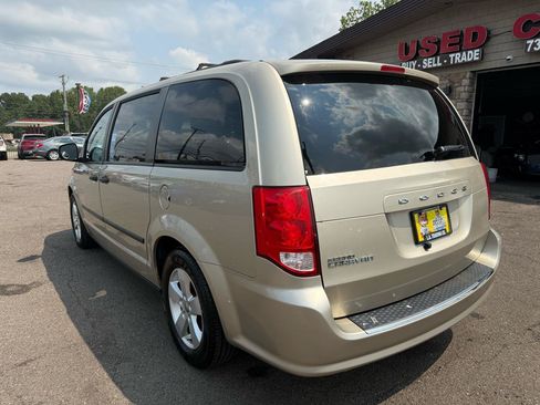 Used 2016 Dodge Grand Caravan w/ SE Plus Package FWD image 8