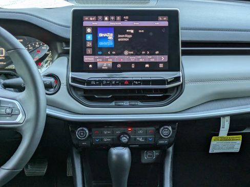 Used 2024 Jeep Compass Limited image 17