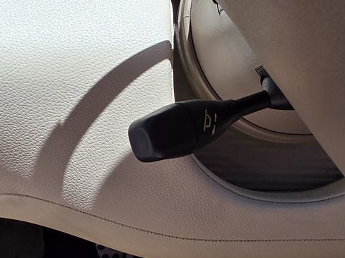 Used 2012 Mercedes-Benz SL 550 image 49