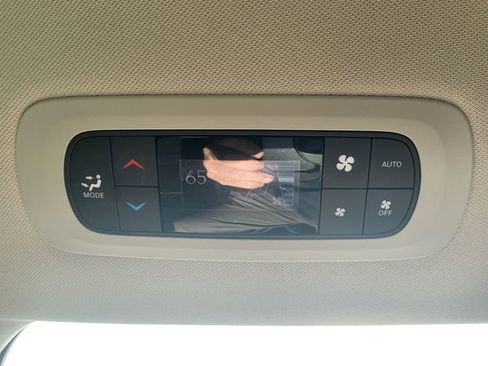 Used 2024 Chrysler Pacifica Select image 19