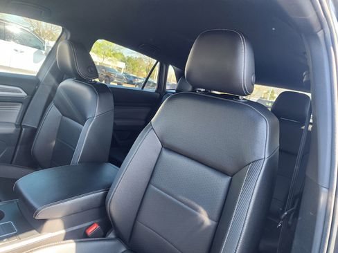 Used 2022 Volkswagen Atlas Cross Sport SE image 21