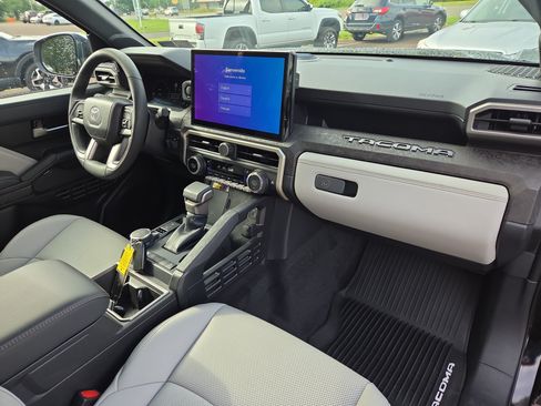 Certified 2025 Toyota Tacoma Limited AWD/4WD image 17