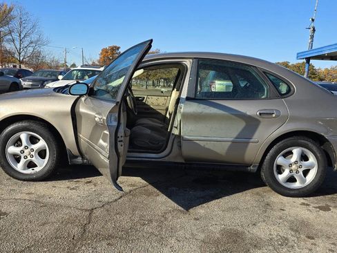 Used 2007 Ford Taurus SE image 3