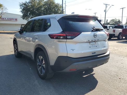 Used 2023 Nissan Rogue SV image 5