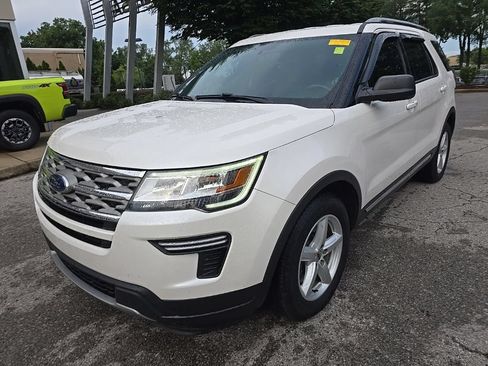 Used 2018 Ford Explorer XLT FWD image 4